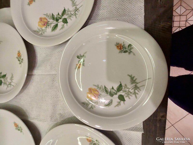 Kahla német porcelán tányérok