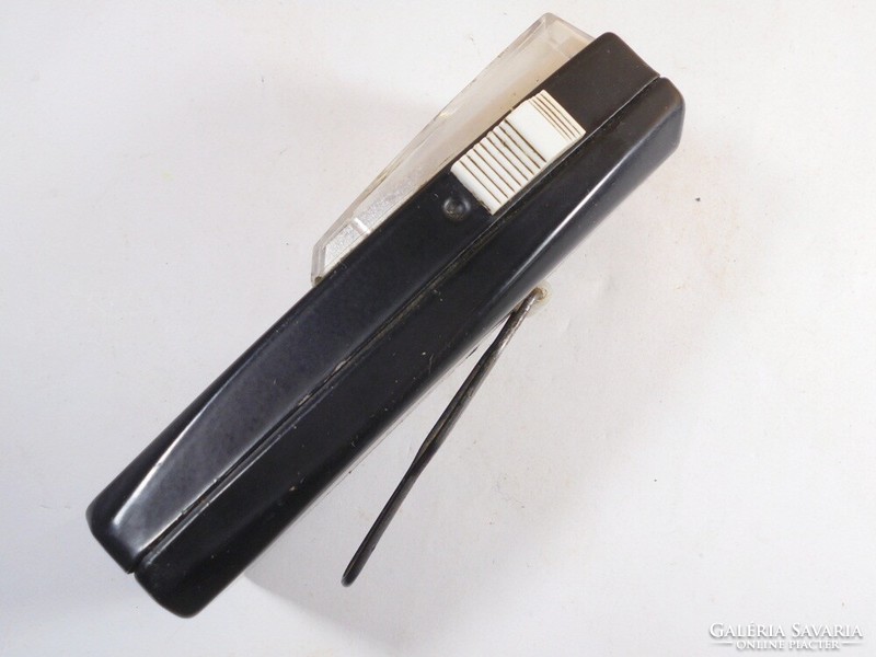 Régi Retro hordozható elemlámpa zseblámpa lapos Daymoon márka kb. 1970-es évek