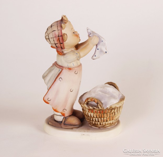 Mosási nap (Wash day) - 14,5 cm-es Hummel / Goebel porcelán figura