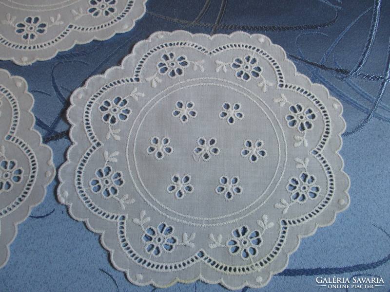 8 beautiful machine-embroidered tablecloths, handwork