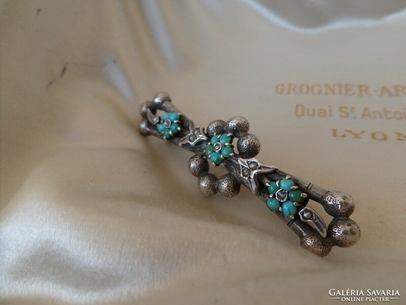 Antique silver brooch / pin with turquoises