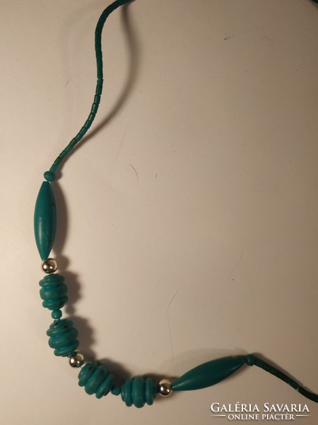 Green retro plastic necklace (230)