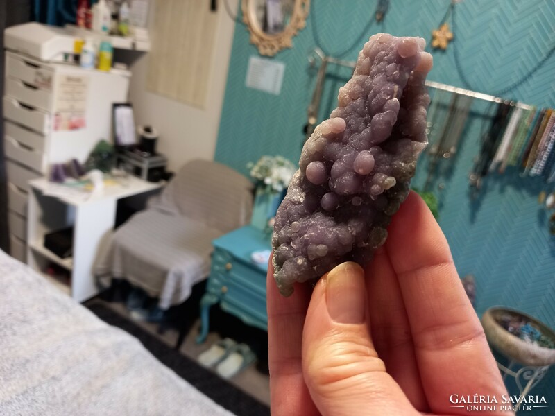 Wonderful original pieces of grape chalcedony