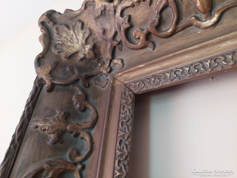 Huge antique picture frame with Brussels blonde: 100 x 80 cm