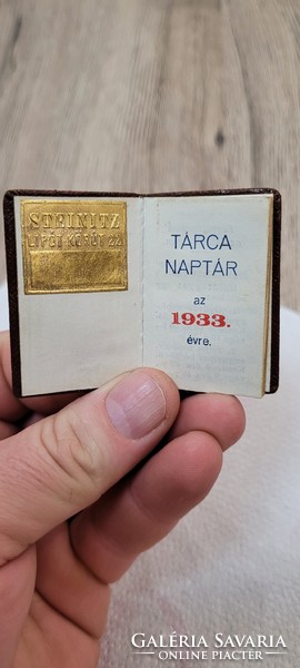 Wallet calendar 1933. In silver-plated alpaca case.