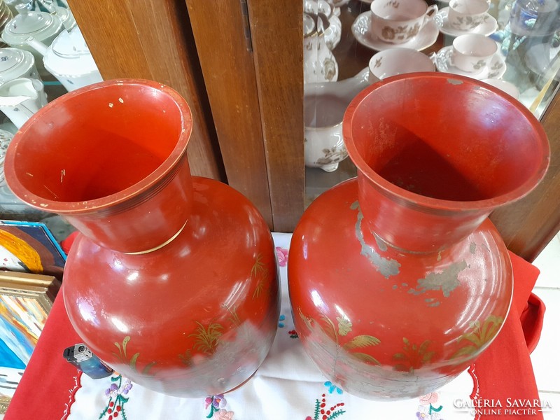 German, Germany Ferdinand Gerbing Witwe Bodenbach 1850-1899 Pair of terracotta vases with Chinese pattern. 34 Cm.