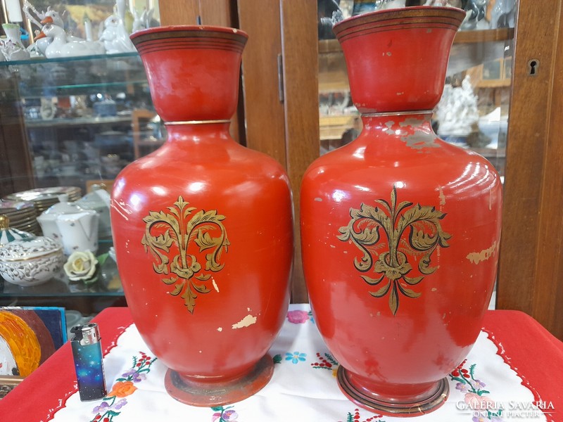 German, Germany Ferdinand Gerbing Witwe Bodenbach 1850-1899 Pair of terracotta vases with Chinese pattern. 34 Cm.