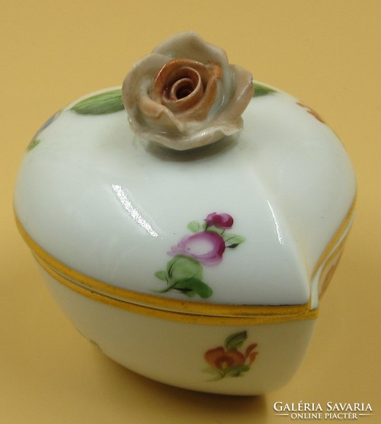 Herendi rózsás  szívalakú, porcelán ékszertartó, jelzett, mázrepedés,6,8 cm magas,6,5x7,5 cm