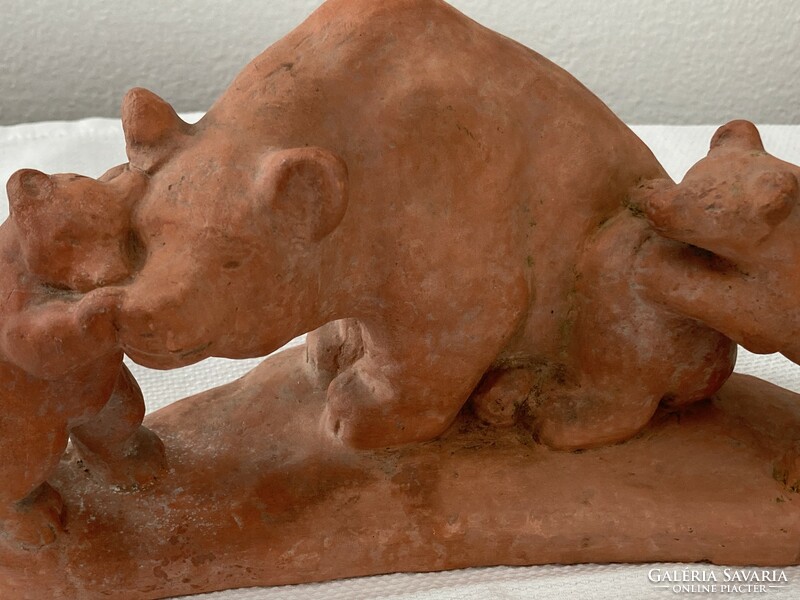 Szöllősi Endre terrakotta szobor medve bocsaival