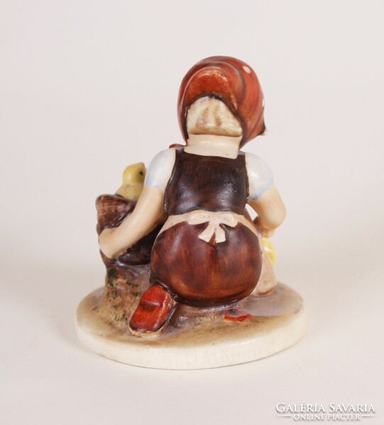 Csibés lány (Chick girl) - 9 cm-es Hummel / Goebel porcelán figura