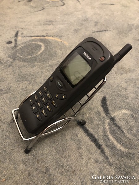 Fém mobiltelefon tartó, asztaldísz 10 cm magas