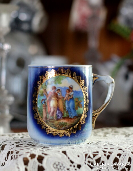Very nice porcelain mug with hinged scene, Altwien style