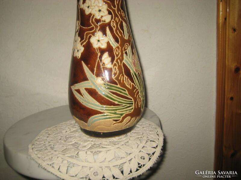 Szecessziós jellegű , majolika váza , 32 cm