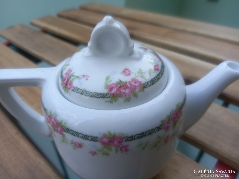 Antique art nouveau hüttl tivadar coffee pot/tea pot with rose garland