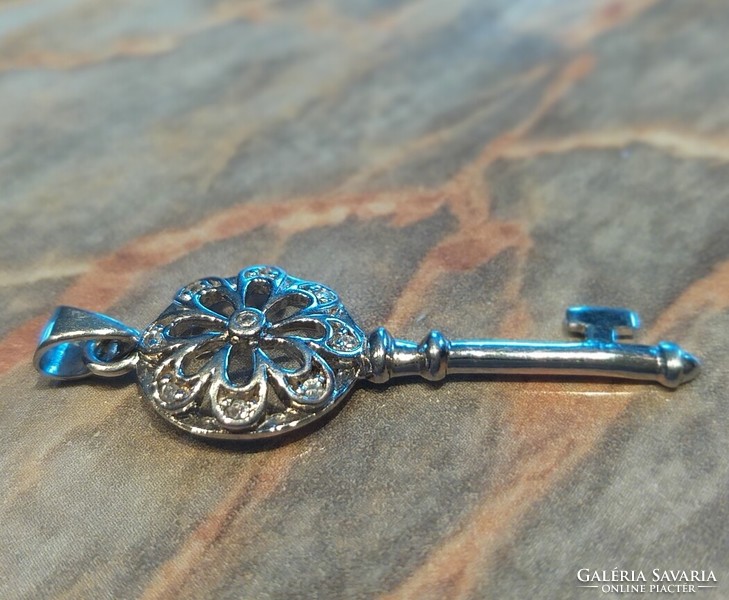 Silver key pendant marked with zircon stones 4.5 cm