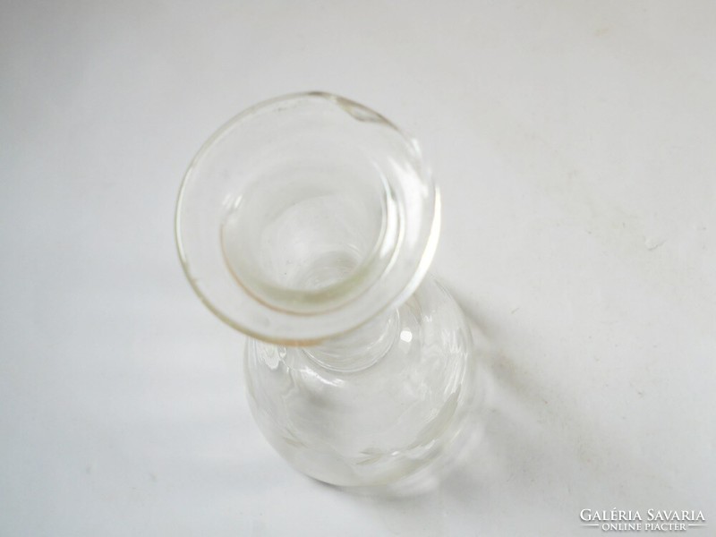 Régi retro üveg csiszolt szőlő mintás röviditalos kancsó palack kiöntő