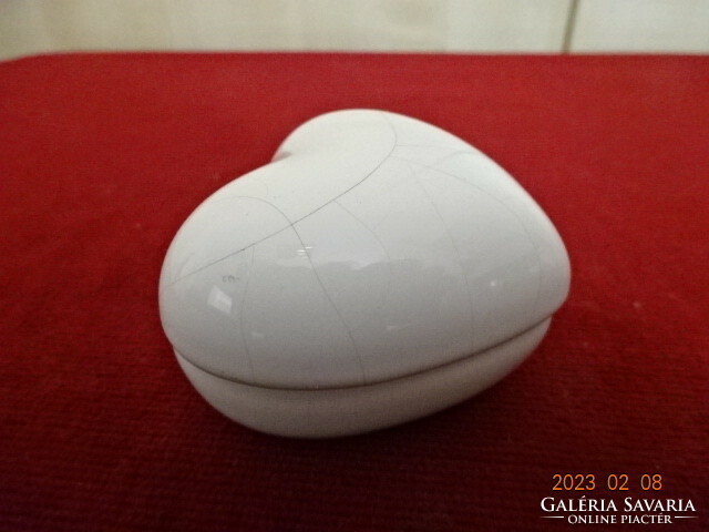 Hungarian glazed ceramic heart. Size: 6 x 6 x 3.8 cm. Jokai.