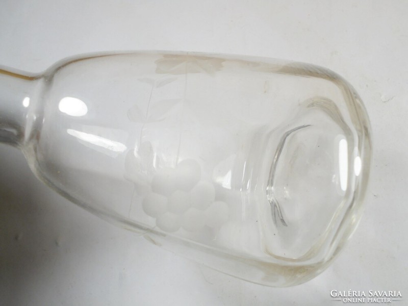 Régi retro üveg csiszolt szőlő mintás röviditalos kancsó palack kiöntő