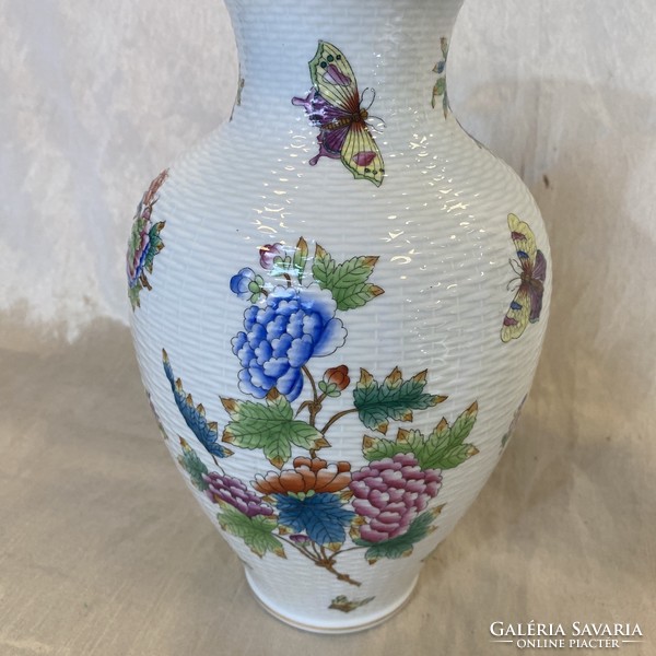 Huge Herend Victoria vase for collectors