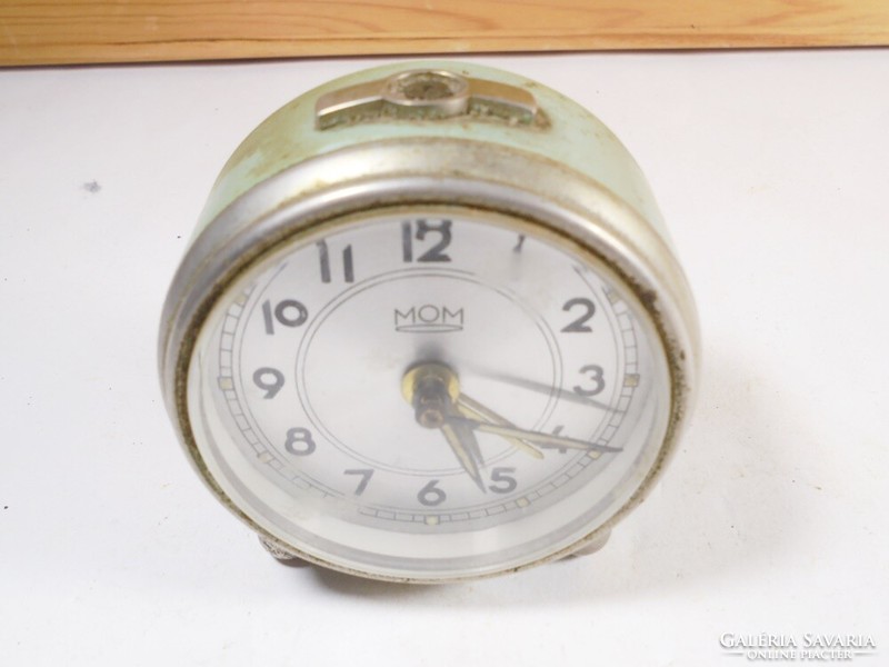 Retro régi ébresztőóra ébresztő óra vekker MOM Magyar Optikai Művek - kb. 1970-es évekből működik