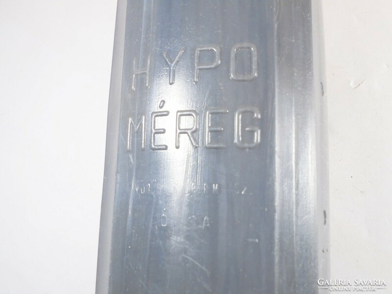 Retro HYPO műanyag flakon domború felirat - Vörös Október Mgtsz. - 1980-as évekből