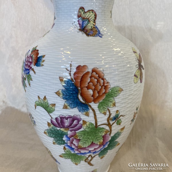 Huge Herend Victoria vase for collectors