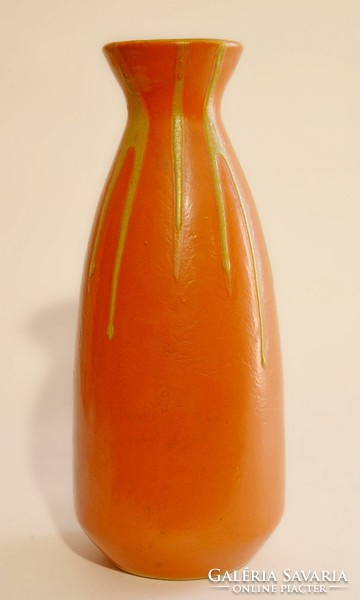 Pond head ceramic vase.