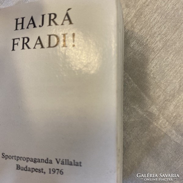 Hajrá Fradi- mini könyv