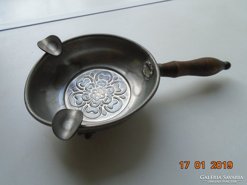 Antique angelic pewter with a mark, convex rosette 3 legs, wooden handle lead spout