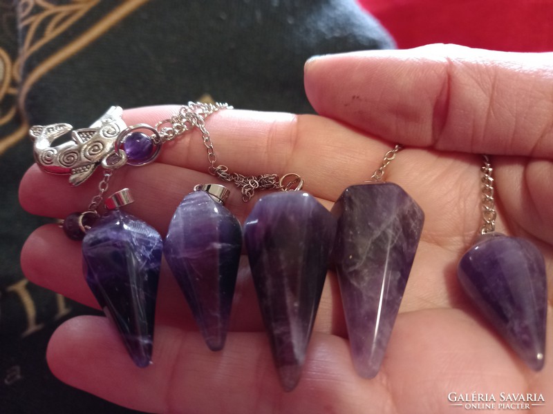 Mineral and semi-precious pendulum for astrology