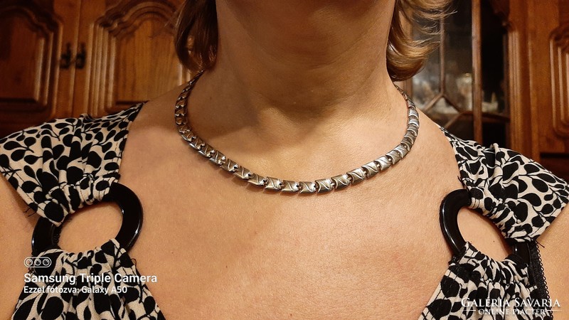 Ezüst nyaklánc  mutatós ,szép állapotu, különleges mintával igen jó áron.
