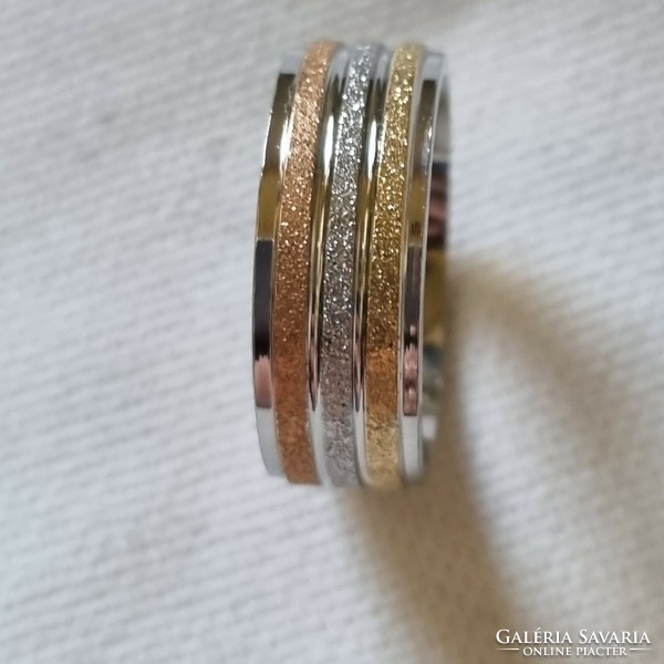 Dazzling wedding ring
