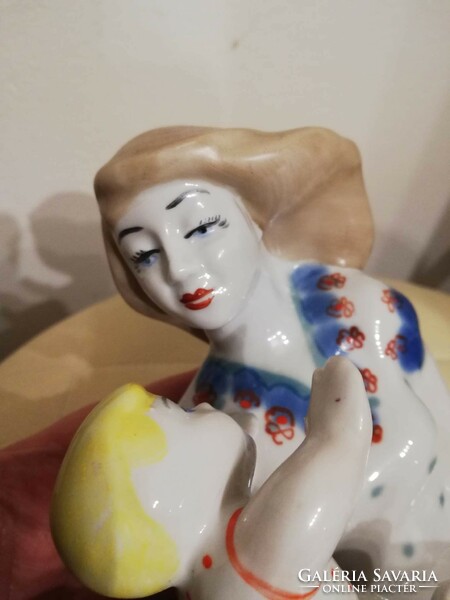 Ukrán polonne porcelán anya gyermekével