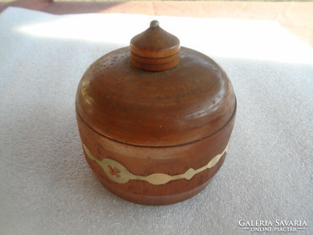 Old copper-plated wooden jewelry box made of mahogany wood, very demanding work