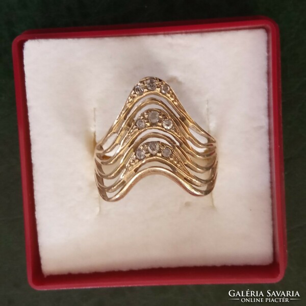 14 K -os női arany gyűrű sajátos formájú igényes kivitelezésű, megmunkálású 3g 57-es méret