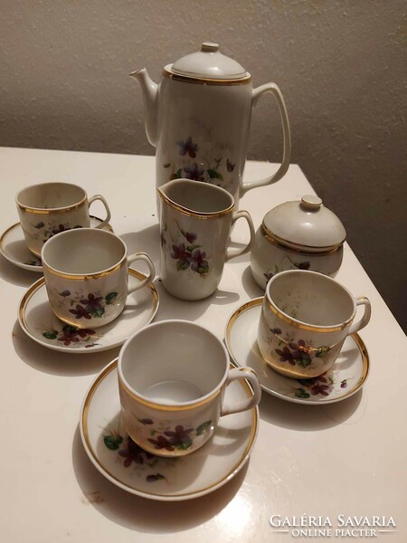 Hollóháza porcelain coffee set, with 4 cups and sugar holder. With a classic floral pattern