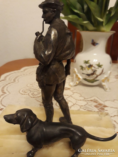 Vadász  kutyájával ón szobor