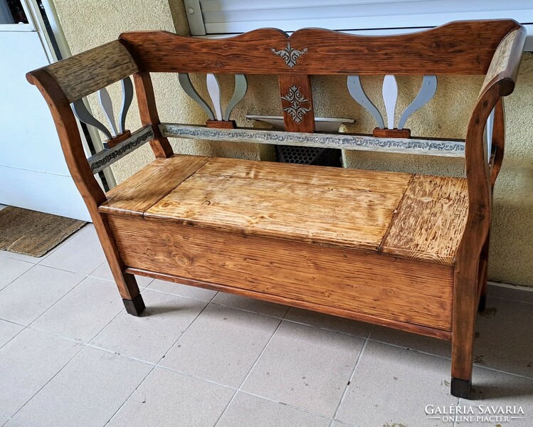Folk arm wooden chest, arm chest, opening arm bench bench