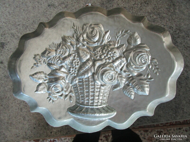 Giant 39 cm Biedermeier brass copper pastry baking dish flower basket sharp contour museum confectionery