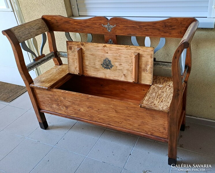 Folk arm wooden chest, arm chest, opening arm bench bench