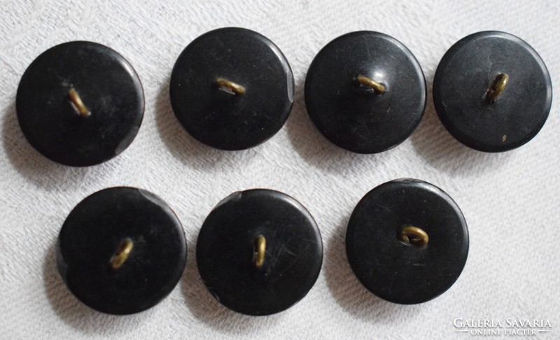 7 old clothes buttons. 1.7 cm