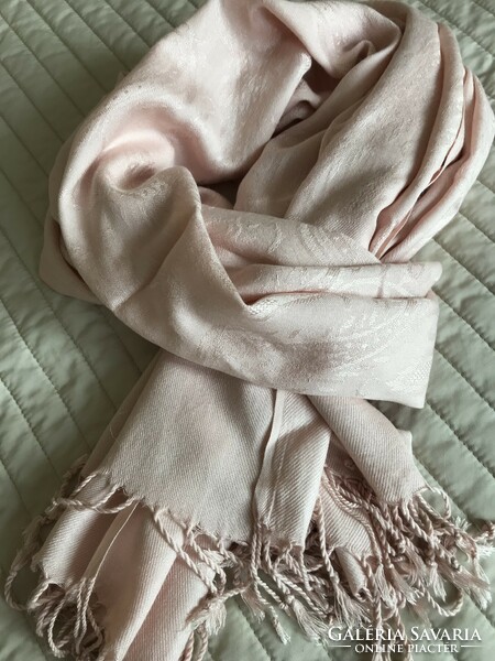 Silky, pale pink stole, 100% viscose, 190 x 70 cm