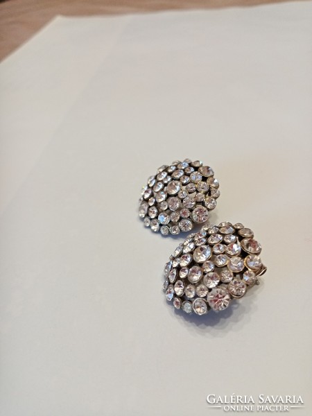 Sparkling stone earrings