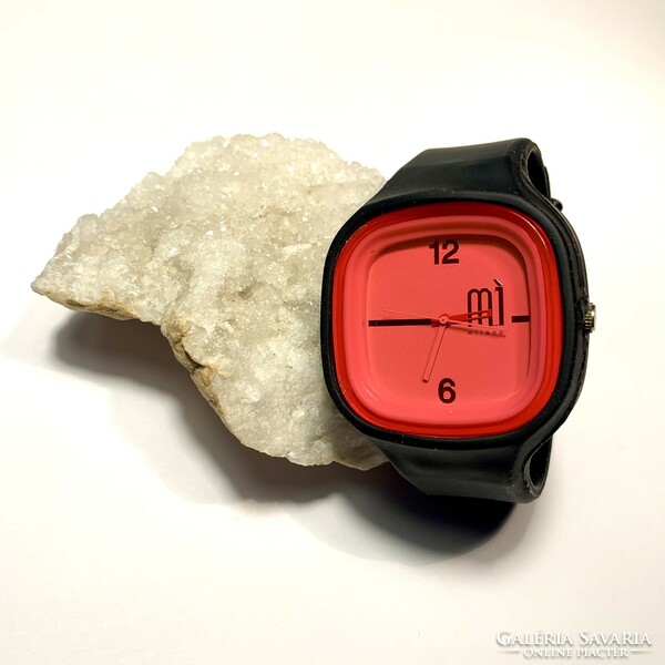 Női vagy leány rózsaszín plasztik óra a 80-es évekből, pontosan jár!, nagy méretű, digitális női óra
