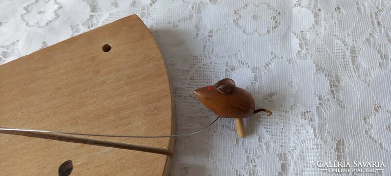 Cheese slicing mouse made of wood