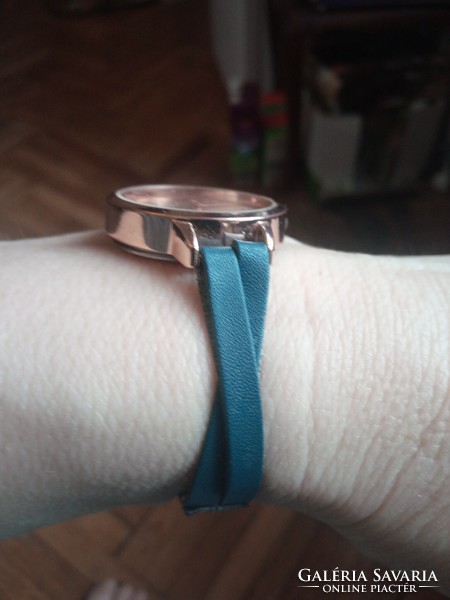 Discerning claire's women's wristwatch with twisted turquoise leather strap