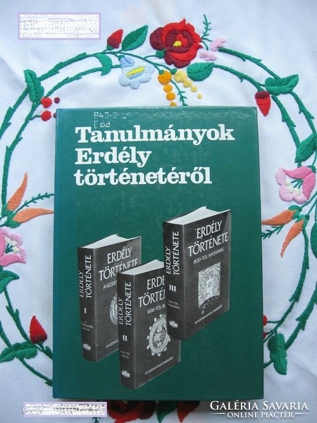Rare book studies on the history of Transylvania with an English summary on page 312