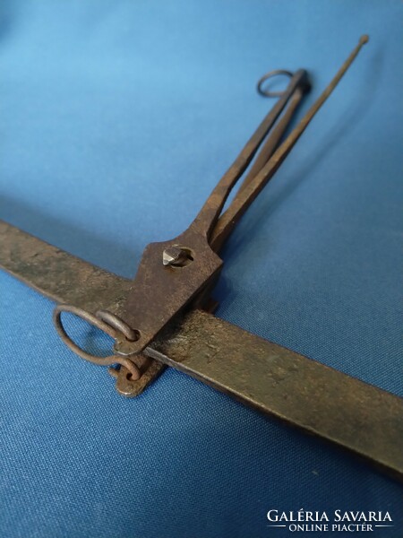 Two-arm forged hanging scale