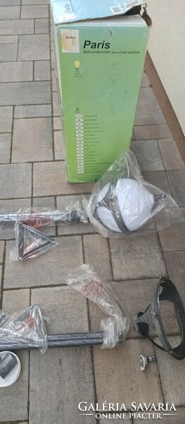 ﻿2 outdoor floor lamps, one shade is missing. Negotiable.