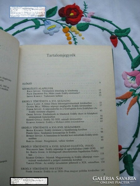 Rare book studies on the history of Transylvania with an English summary on page 312